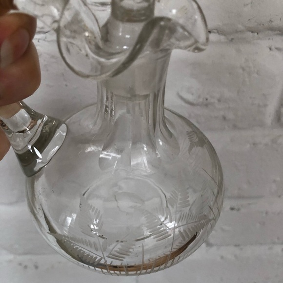 Vintage Crystal Mini Cruet with Leaves design - Picture 6 of 6